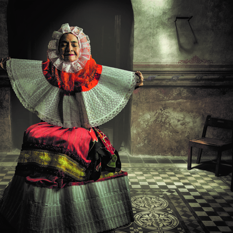 The Tehauntepec style of wearing a young girl’s starched lace dress as a head and shoulder covering for church on Sunday is known as Resplandor. Local lore tells it was the invention of a priest asking an indigenous woman to cover her bare breasts before entering mass. Though no longer a regular sight in the region, it is still brought out for festivals and parades and when the community elders remember the styles of their youth. 